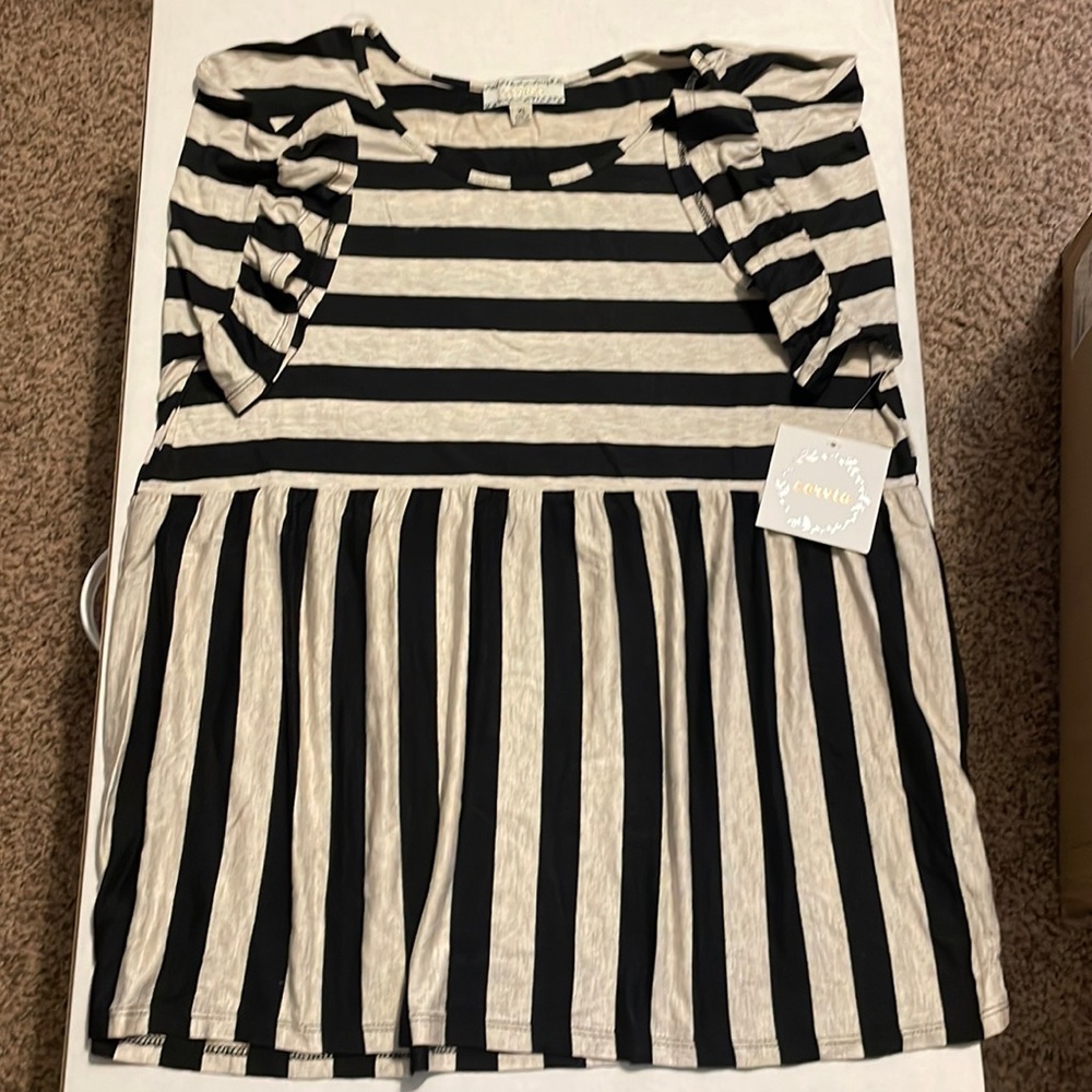 *NEW With Tags* Corvia Short Sleeve Top